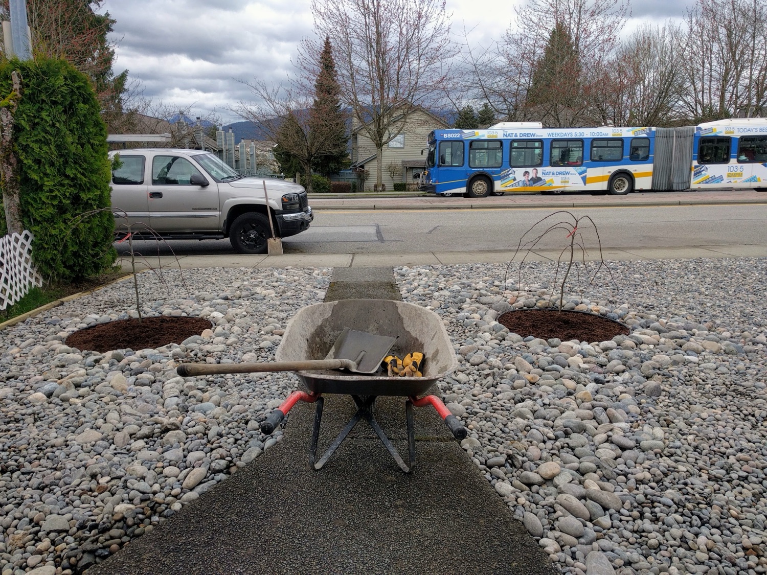 Boulder & rock frontage bed