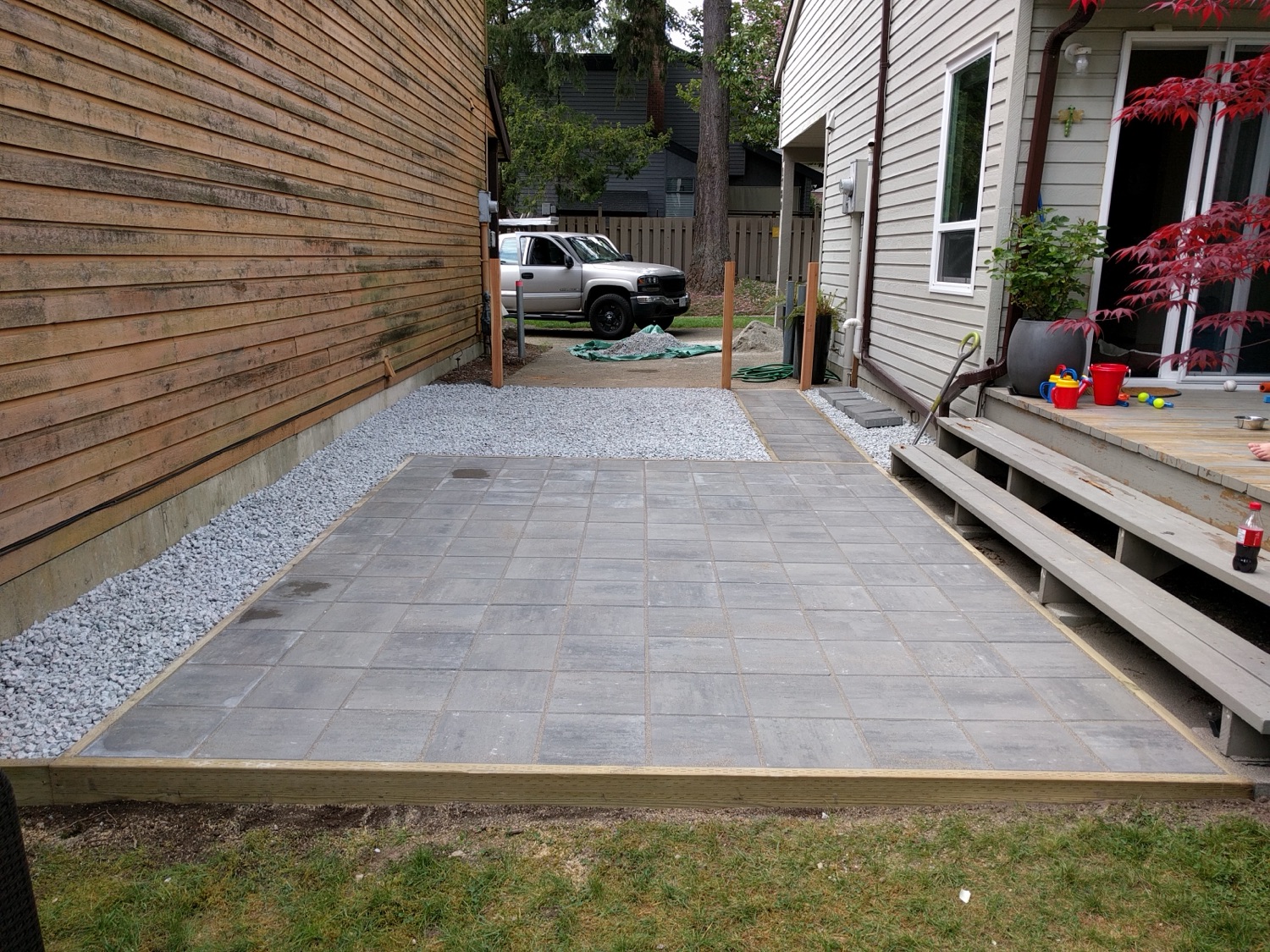 Paver & gravel driveway